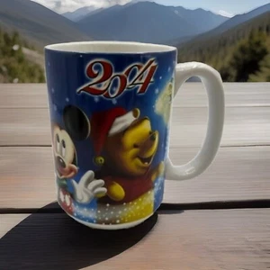 Tazza caffè Disney Store 2004 Biancaneve Dopey Topolino Pinocchio Pooh - Foto 1 di 5