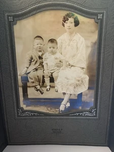 AMAZING 1920s ASIAN AMERICAN IMMIGRANT MOTHER with HER 2 CHILDREN in STUDIO SET - Picture 1 of 12