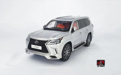Modelli LCD LCD18010-SI 1/18 Lexus LX570 Modello In Diecast Auto Argento - Immagine 1 di 4