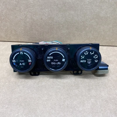 Suzuki Grand Vitara 2004-2006 y XL-7 XL7 calefacción climatización automática climatización control aire acondicionado Foto 1 de 4