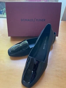 Donald Pliner womans shoes, size 9  - Picture 1 of 9