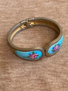 Bracelet Detailed Gold Tone Hinged Blue Inlays Pink Roses C88-43 - Picture 1 of 5
