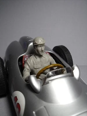 1/18  FIGURE  FANGIO  DRIVING  MERCEDES  W 196  MONOPOSTO  VROOM  FOR  CMC  CMR - Image 1 of 4