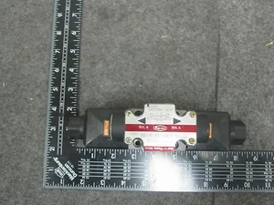 TOYOOKI HD3-3W-BGA-025A-WYA9 DIRECTIONAL VALVE - Picture 1 of 3