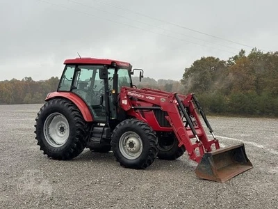 Tractor Mahindra MFORCE 105S 2019 cabina con cargador Foto 1 de 4