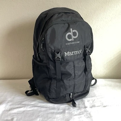 Mochila Marmot negra regreso al cole 18”x10”x6” Foto 1 de 4