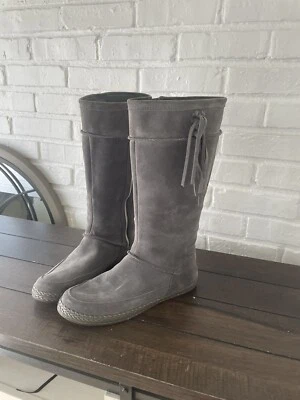 UGG Emerie 高筒女式灰色麂皮绒条纹侧拉链平底靴 10 码 — 第 1/4 张图片