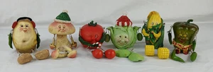 SET DECORAZIONE 6PZ FRUTTA VERDURA NATALE ANTROPROMORFO SEDUTA - Foto 1 di 4