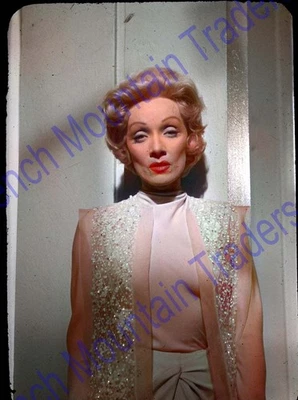 Marlene Dietrich, diapositiva a color de 35 mm, rojo fundido 2785 Foto 1 de 2