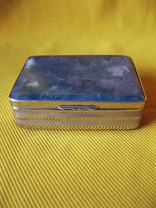 BOITE ANCIENNE EN ONYX VERT. - Foto 1 di 1