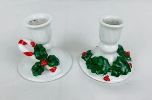 Candelabros de Navidad vintage bastón de caramelo de acebo candelabro de porcelana blanca - Imagen 1 de 7