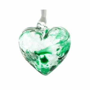 Piedra de nacimiento Milford May vidrio verde esmeralda corazón hecho a mano colgante recuerdo regalo - Imagen 1 de 3