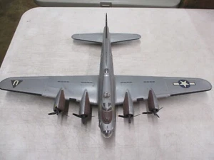 Revell B17G Flying Fortress Plastic Model 26" Wingspan - Picture 1 of 5