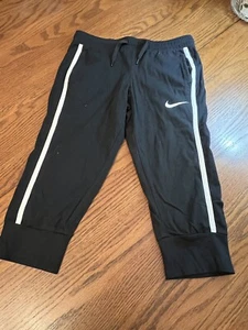 nike girls M black slim fit crop capri joggers pants NWT - Picture 1 of 3