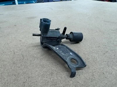 Toyota MR2 1993-1995 Camry Avalon EGR interruptor de vacío válvula sensor solenoide VSV Foto 1 de 4
