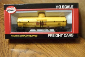 MODEL POWER HO Scale 40' Chemical Tank Car - Dupont - #96921 - Picture 1 of 2