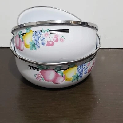 Набор из 3 эмалированных сервировочных чаш GMI с фруктовым узором - Изображение 1 из 4