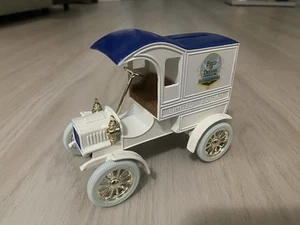 Ertl 1905 Truck Bank “Field of Dreams” complete. Never displayed. - Picture 1 of 4