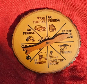 Vintage primitive "Go Fishing" Holzplatte Rinde Comedy Spinner Zifferblatt Auswahl Plakette - Bild 1 von 2