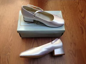Besondere Anlässe von Saugus Schuh weiß Satin Seide Gr. 1,5 Absatz Schuhe Pumps neu im Karton - Bild 1 von 4