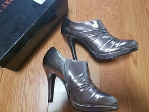 NEWPORT NEWS WOMEN'S PEWTER BOOTIES SIZE 6.5 - Picture 1 of 6