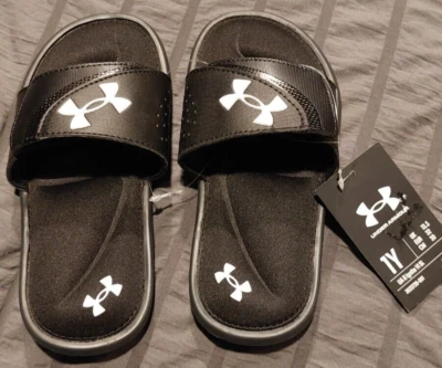 NEW Kidds Under Armour B Ignite VI Slides size 1Y Black  - 4653 - Image 1 of 4