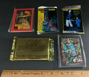 LOTE DE (5) TARJETAS NO DEPORTIVAS NUEVAS SURTIDAS VINTAGE DE LOS AÑOS 90 SNL & MISC 71321 - Imagen 1 de 2