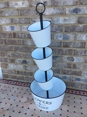 "Maceta de metal de 30"" 4 niveles con flores jardín granja estilo hierba blanca y negra" Foto 1 de 4