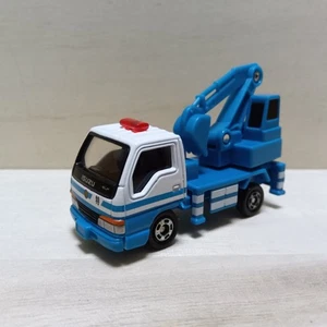 Retroexcavadora Isuzu Elf Departamento de Policía Metropolitana Sin Caja Incluye Estuche Transparente b1 - Imagen 1 de 3
