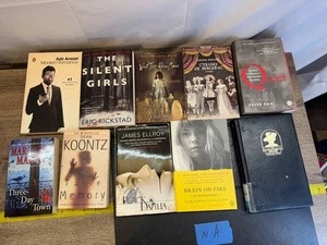 Posten von 10 Taschenbüchern - Dean Koontz, Aziz Ansari, Susan Cain, mehr - Bild 1 von 5