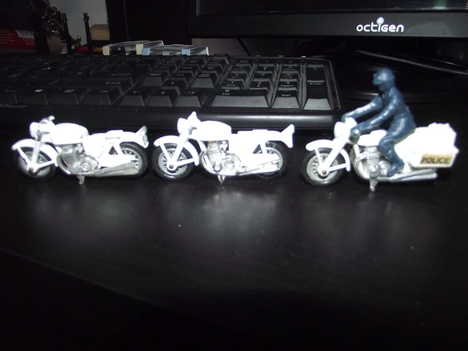 Matchbox №33 HONDA 750 1977 Police Motorcycle With Rider.+ 2 without .Un-boxed. - Image 1 of 4