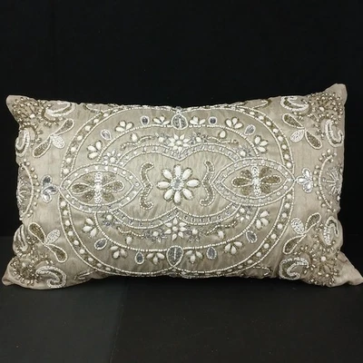 Pier 1 Imports Almohada Plata Cuentas Rectangular Brillante Lumbar 12 x 20" Foto 1 de 4