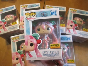 FUNKO POP HATSUNE SAKURA MIKU (Cherry Blossom) # 945 EXCLUSIVE HOT TOPIC - Picture 1 of 5