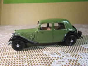 233Z Universal Hobbies 40 Citroën Traction 11 BL 1939 French Army Green 1:43 - Picture 1 of 7