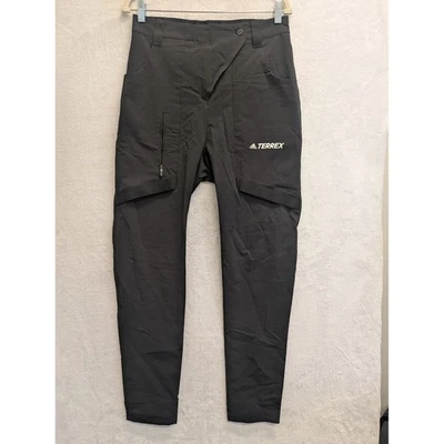 Calça cargo Adidas Terrex preta para caminhada ao ar livre feminina tamanho médio - Imagem 1 de 4