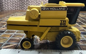 1/64 New Holland TR98 Series Combine ERTL die Cast Bare Loose See Pics. E0 - Picture 1 of 6