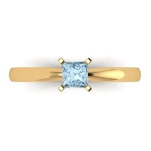 Anillo de compromiso solitario de diamantes azules simulados de princesa de 0,5 quilates, oro amarillo de 14 quilates - Imagen 1 de 11