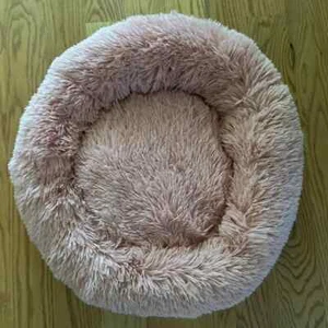 SUPER SOFT BRAND NEW BEIGE/PINKISH PET BED up to 15 lbs - Picture 1 of 2