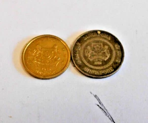 MONEDAS SINGAPUR 10 CÉNTIMOS 1989 Y 5 CÉNTIMOS 2010 - Imagen 1 de 4