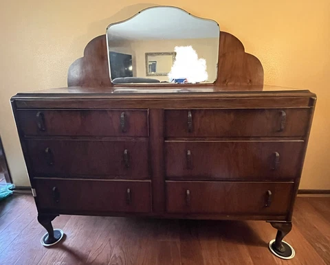 antique wood 6 drawer dresser with mirror Cover