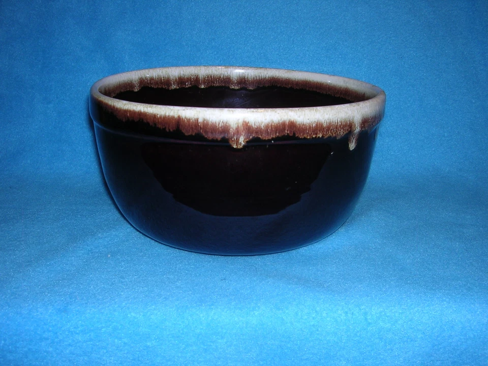 Ensaladera 9" en Gourmet Marrón/Marrón Goteo Real: 9 1/2" An x 4 3/4" D Foto 1 de 1