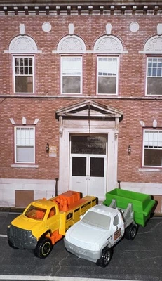 Lot Of 2 Matchbox City Services Garbage Scout & GMC Utility Truck Camion NLFFP - Image 1 of 4