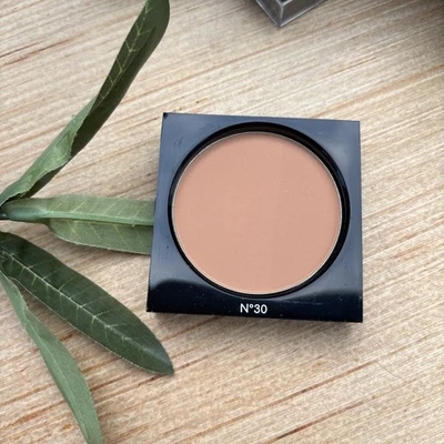 RARE CHANEL Les Beiges Healthy Glow Sheer Powder  N30 Discontinued - Image 1 of 3