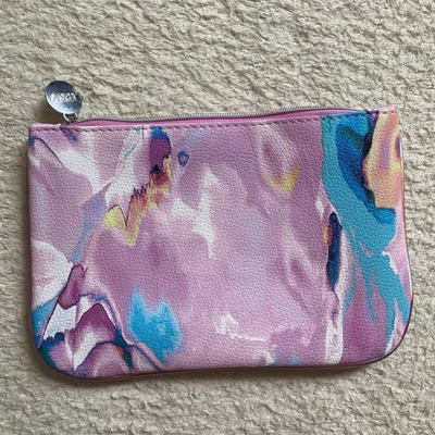 Bolso Ipsy July 2025 Glam púrpura tie dye imitación cuero Foto 1 de 3
