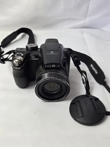 Fotocamera digitale Fujifilm FinePix S Series S4430 14 MP funzionante con cinturino - Foto 1 di 3