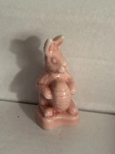 Wade Whimsies Mini Figurine Pink Easter Rabbit/Bunny With An Egg England - Picture 1 of 9