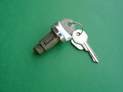 1949-50-51-52-53-1954 CHEVROLET BEL AIR 210 150 IGNITION LOCK CYLINDER & 2 KEYS Foto 1 de 2