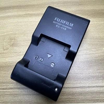 Cargador de batería Fujifilm BC-45B BC-45BU para baterías NP-45A Foto 1 de 4