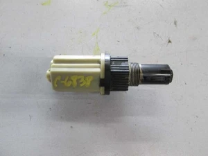 2009 GMC SIERRA 1500 4WD Axle Actuator 351611 - Picture 1 of 3