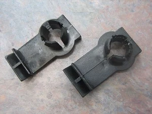 2x BMW E53 X5 Front Window Regulator Retaining Clips (TWO) 51338254781 from MI - Foto 1 di 3